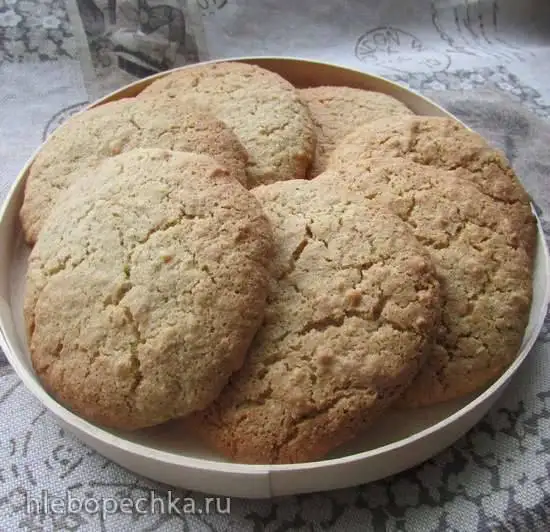 Печенье из рисовой муки с имбирем и орехами