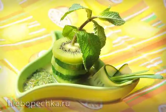 Мятный салат с огурцом и киви