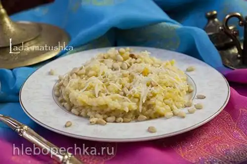 Каша пшенная с тыквой, сыром и кедровыми орешками в мультиварке Zigmund&Shtain MC-DS42IH