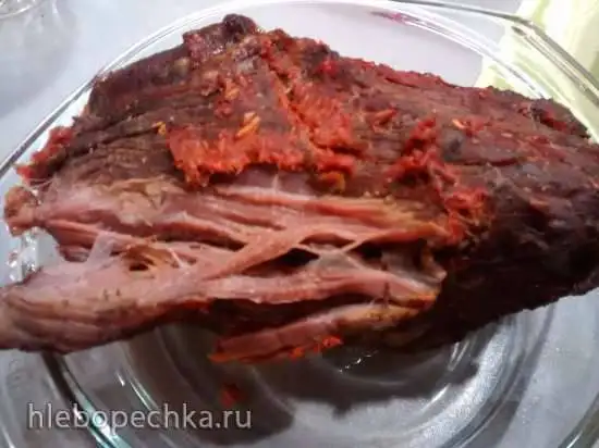 Мясо в пасте из высоленного перца в медленке