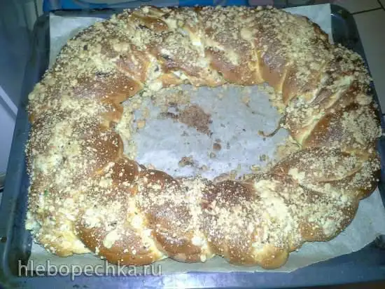 Крендель со штройзелем и начинкой из яблок, корицы и грецких орехов (комбайн Kenwood cooking chef)