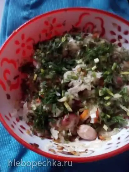 Салат из фасоли с квашенной капустой