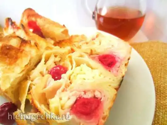 Пирог из лаваша с адыгейским сыром и вишней (быстрый и ленивый вариант)