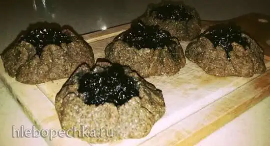 Калитки ржаные с грибами лисичками и ягодами (черникой, смородиной) в духовке