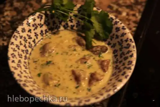 Куриные сердечки в сливочном соусе с кинзой