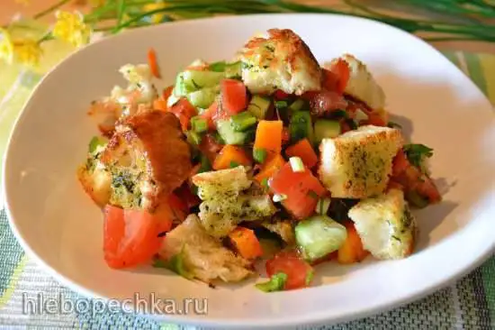 Панцанелла, итальянский салат с черствым хлебом (Panzanella)