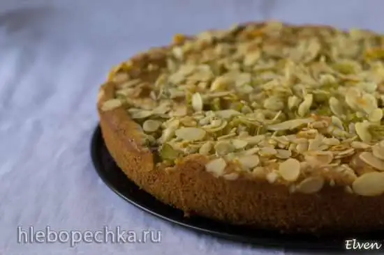 Сочный ревеневый пирог на клубничном йогурте