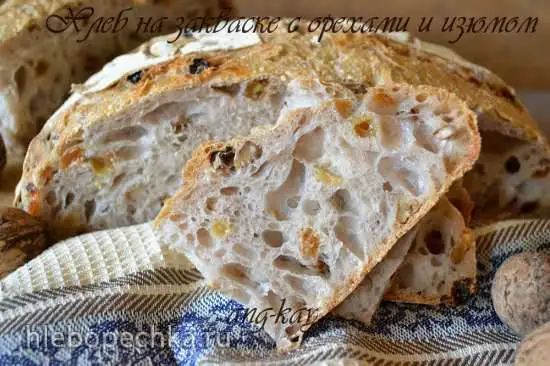 Хлеб на закваске с орехами и изюмом