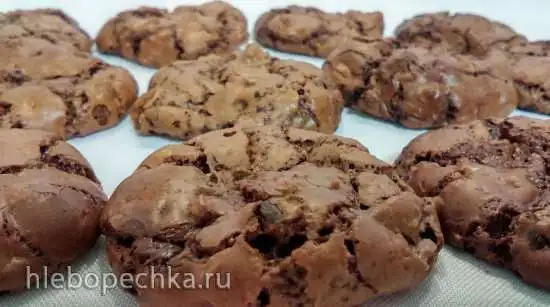 Шоколадное печенье с ореховым миксом