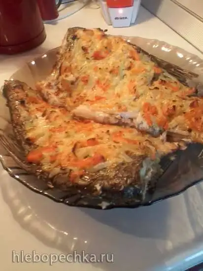 Лещи под луково-морковной шубкой