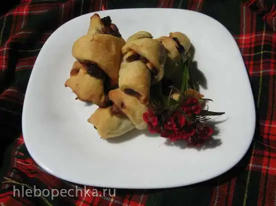 Творожные рогалики с джемом и сухофруктами