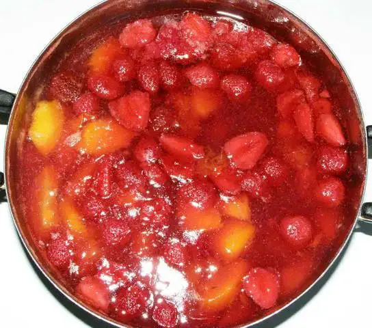 Кисель фруктово-ягодный (очень вкусный)