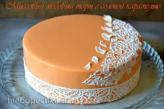 Торт медовый муссовый с соленой карамелью