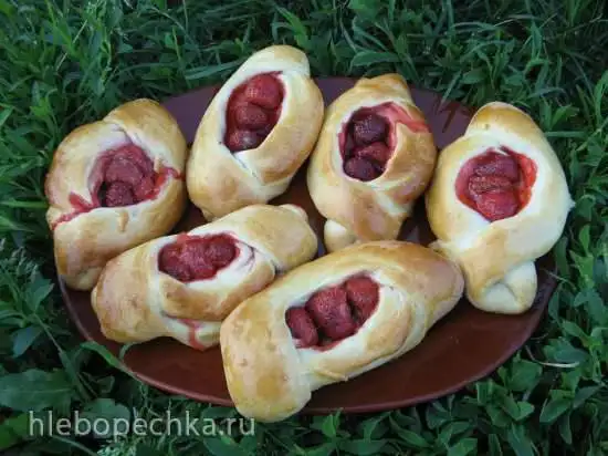 Булочки с клубникой