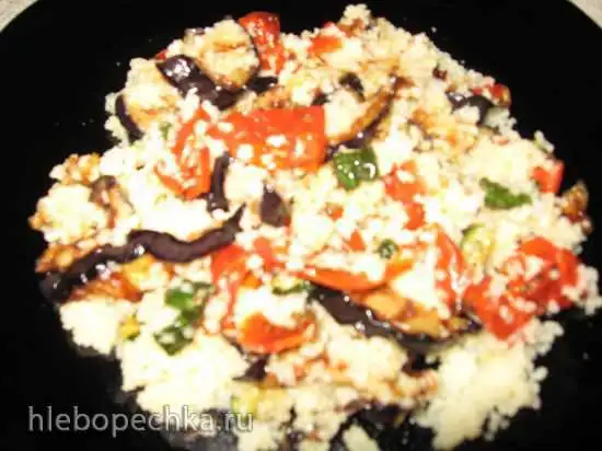 Салат из баклажанов-гриль, вяленых овощей и кускуса (гриль, микроволновая печь)