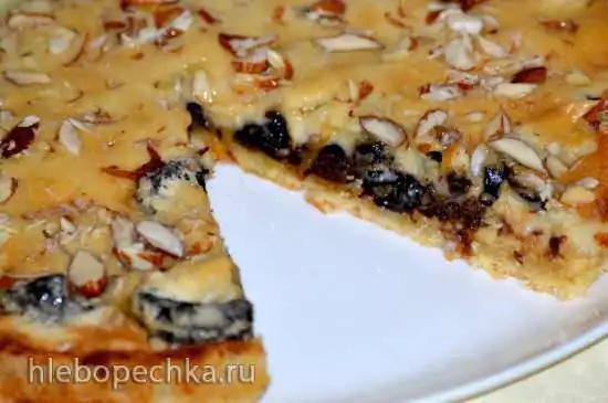 Пирог с черносливом