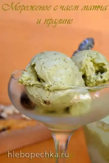 Мороженое с чаем матча и пралине