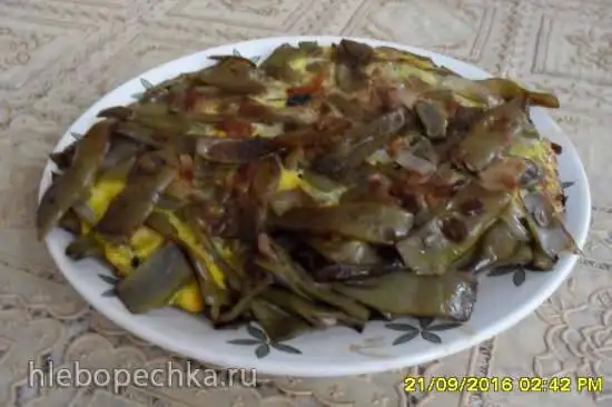 Спаржевая фасоль жареная с луком и яйцом