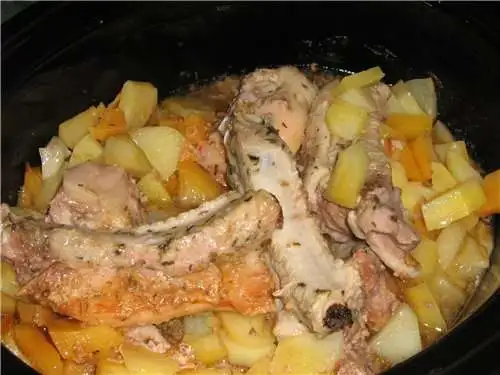 Свиные ребрышки с квашеной капустой и картофелем