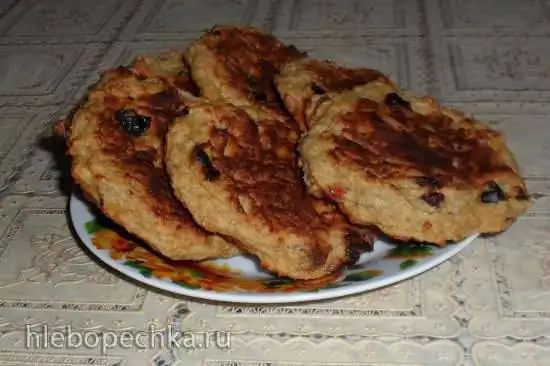 Творожники банановые с сухофруктами