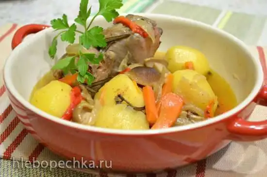 Воскресный обед в чугунке (горшочке): перепела фаршированные куриной печенью с изюмом, томленые в духовке