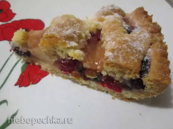Тарт  с сухофруктами и яблоками в карамели
