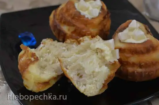 Кокосово-творожные завитые булочки