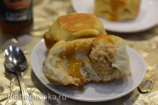 Булочки с соленым яблоком и сладкой ириской