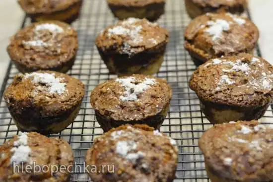 Булочки с изюмом шоколадной глазурью