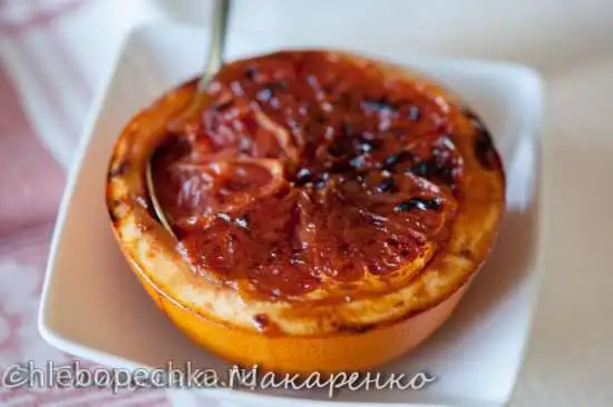 Грейпфрут под грилем с сахаром и корицей
