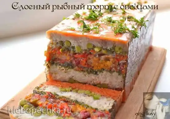 Слоеный рыбный торт с овощами