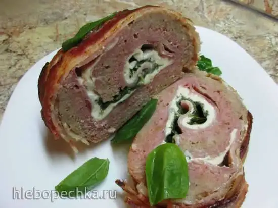Рулет мясной с сыром и шпинатом