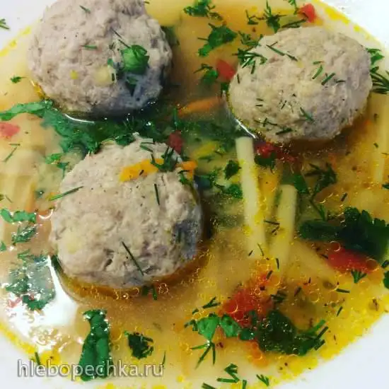 Домашняя лапша с утиными тефтелями и красной чечевицей