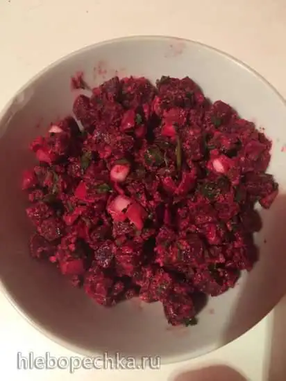 Свекольный салат  с орехами