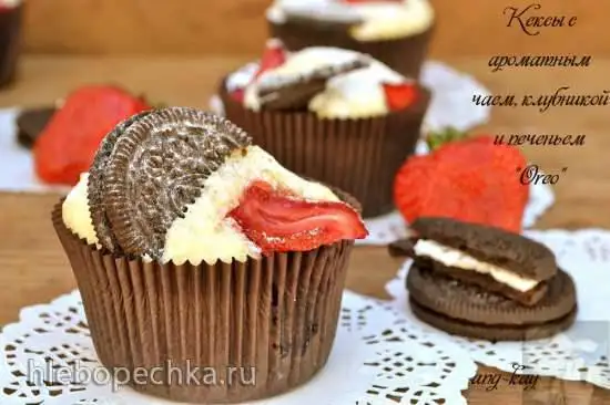 Кексы с ароматным чаем, клубникой и печеньем Oreo