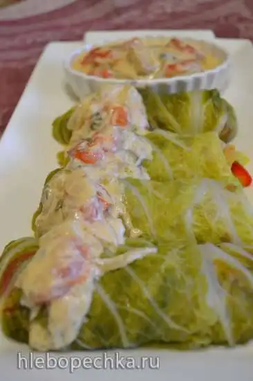 Голубцы из пекинской капусты, с овощами, гречневой кашей, изюмом (в пароварке)