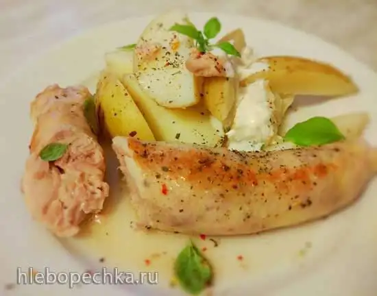 Куриные колбаски с грушей и моцареллой