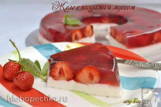 Желе с ягодами и муссом