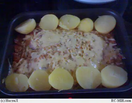 Рыбка на луковой подушке