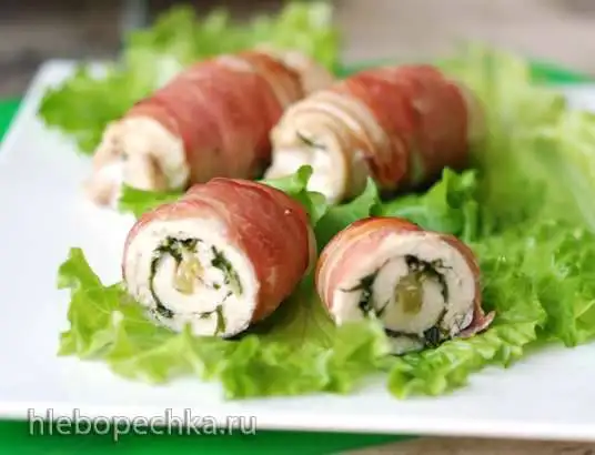 Рулетики из куриного филе с ревенем и эстрагоном