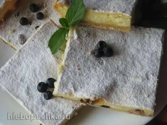 Творожный пирог с изюмом и лимонной ноткой