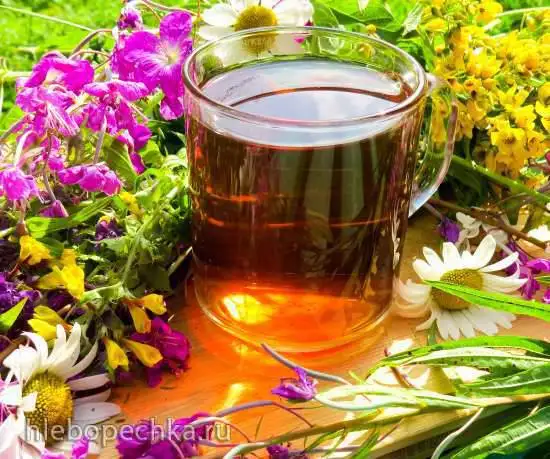 Чайный микс Иван-чая с листьями садовых растений и ольхи