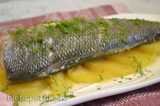 Сибас на яблоках, в пароварке