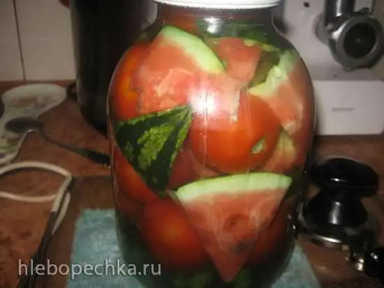 Арбуз маринованный с помидорами