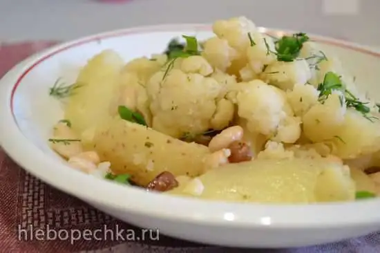 Рагу из цветной капусты, картофеля, фасоли с изюмом (тажин)
