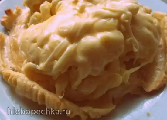 Тарелочка из слоеного теста с очень сырно-сливочными макаронами