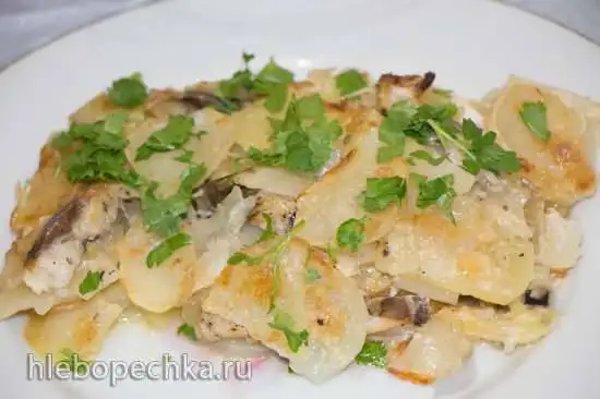 Запеканка из сельди с луком и картошкой