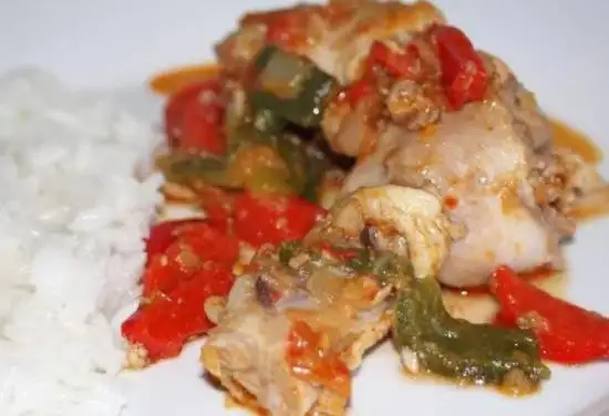 Курица, тушёная с овощами «Богема»
