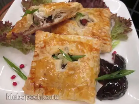Слойка с мясным салатом