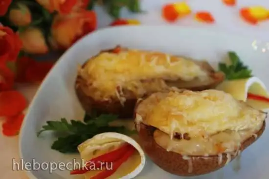 Груша, запеченная с крабом и сыром